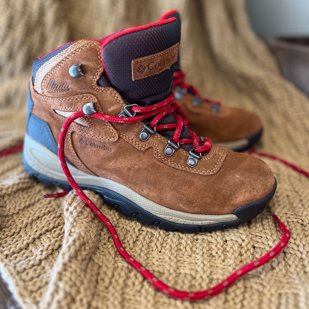 Columbia waterproof hiking boots